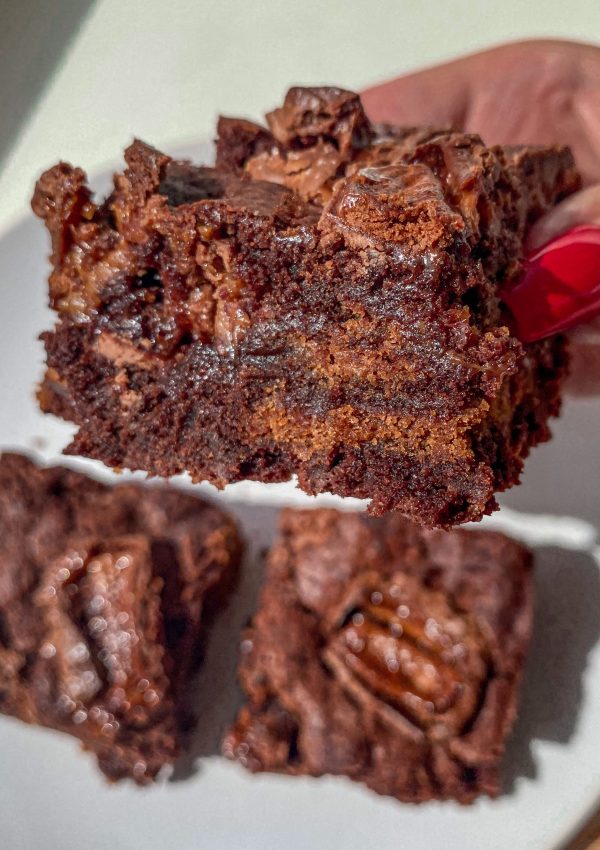 Mars brownies with caramel crackers