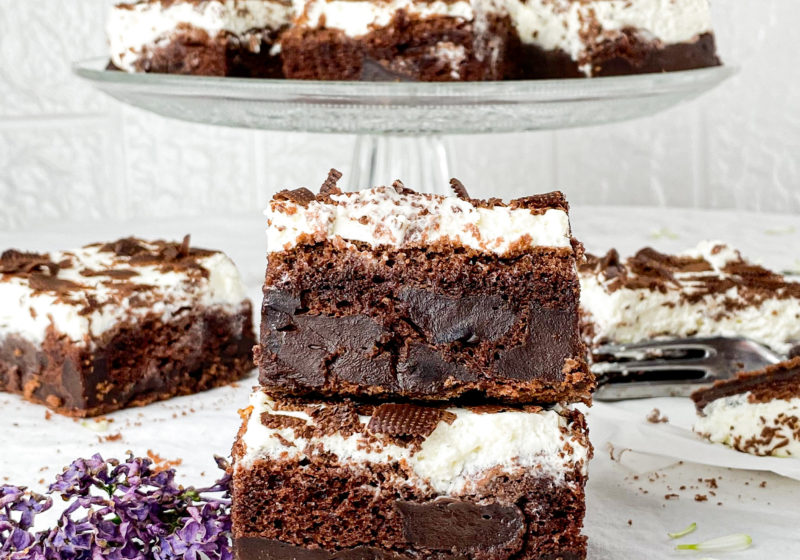 Chocolate Cake With Pudding And Sour Cream