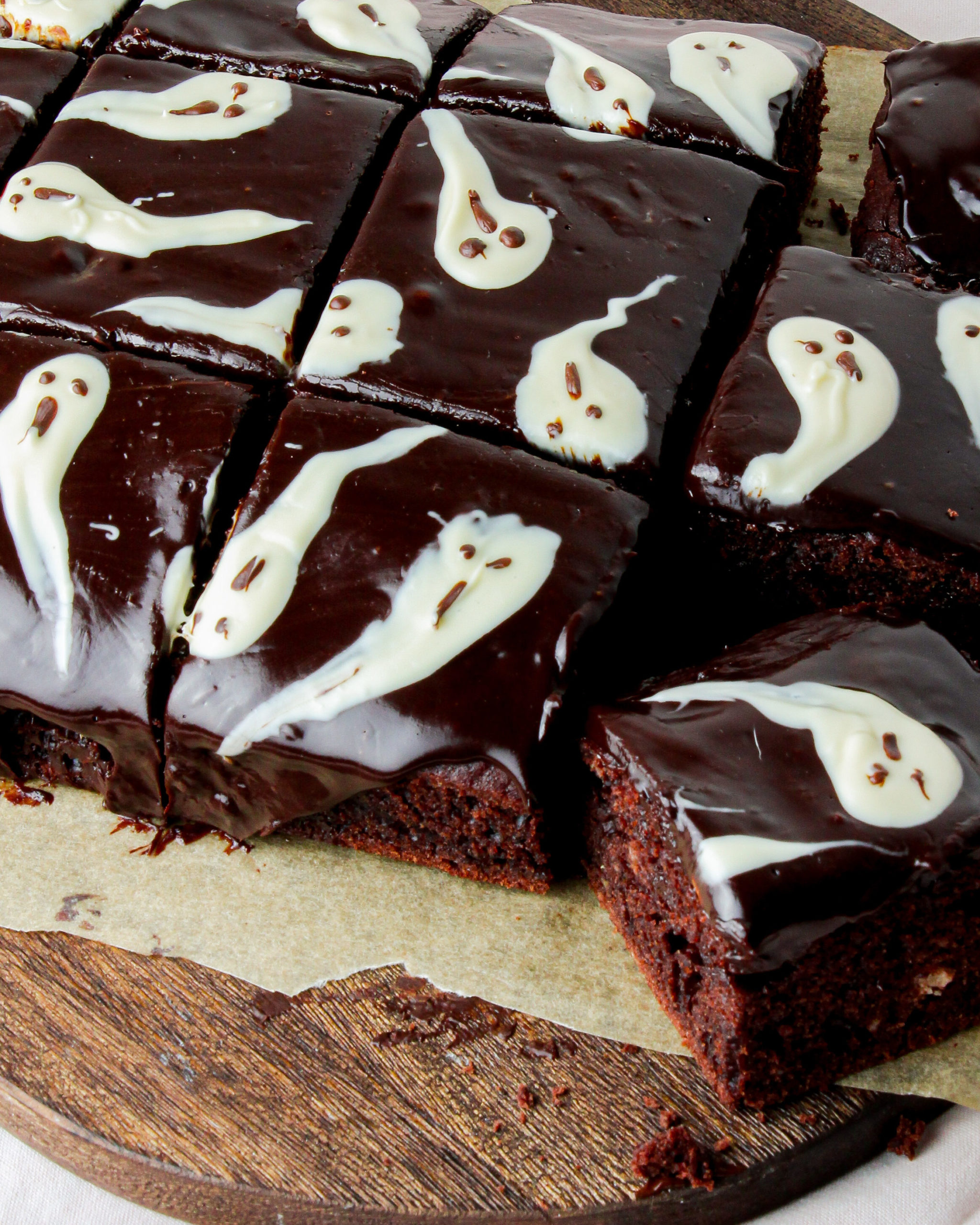Halloween Chocolate Gingerbread With Ghosts