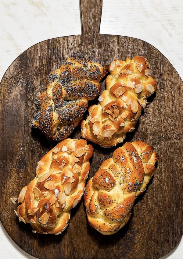 Mini Braided Sweet Breads with Almonds and Poppy Seeds